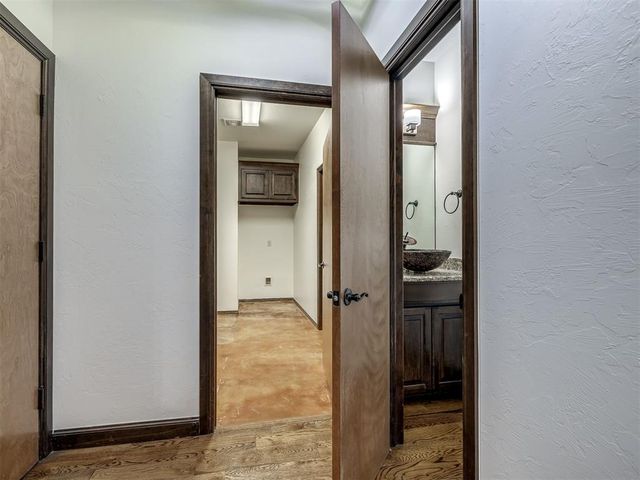 609 Winding Creek Road, Yukon, OK 73099