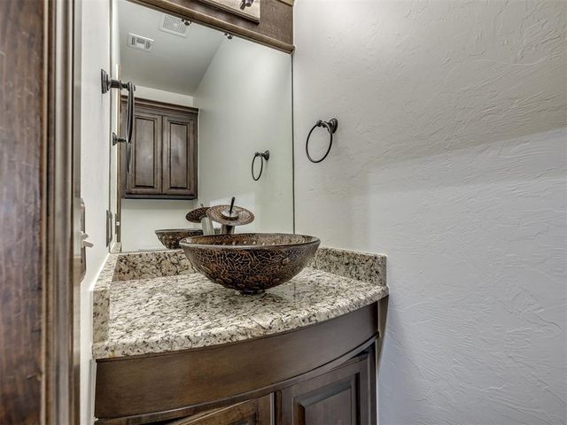 609 Winding Creek Road, Yukon, OK 73099