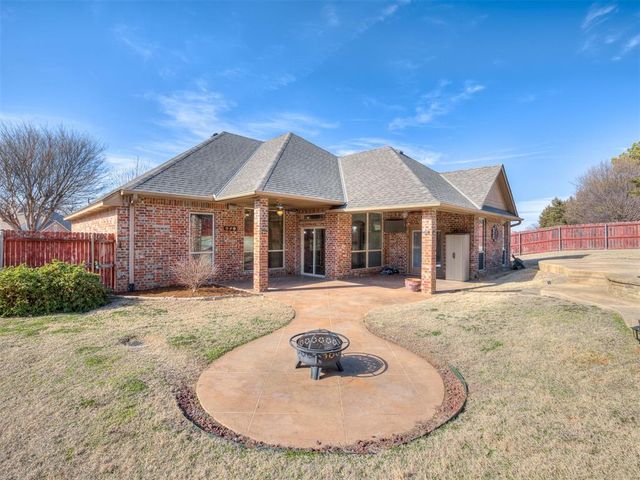 609 Winding Creek Road, Yukon, OK 73099