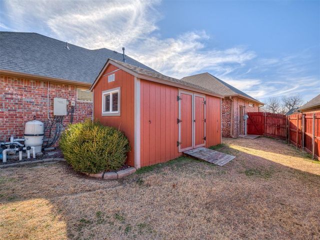 609 Winding Creek Road, Yukon, OK 73099