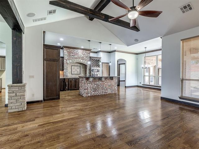 609 Winding Creek Road, Yukon, OK 73099