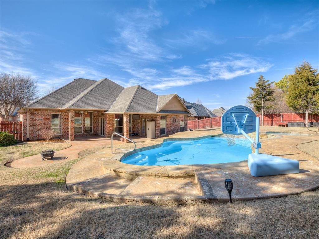 609 Winding Creek Road, Yukon, OK 73099