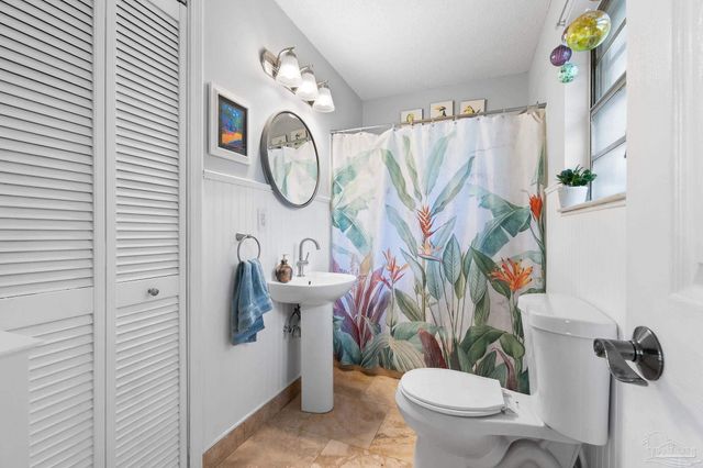 2955 Newton Dr, Pensacola, FL 32503