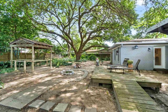 2955 Newton Dr, Pensacola, FL 32503