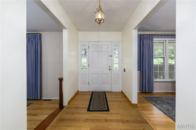 10814 Forest Circle Drive, Sunset Hills, MO 63128