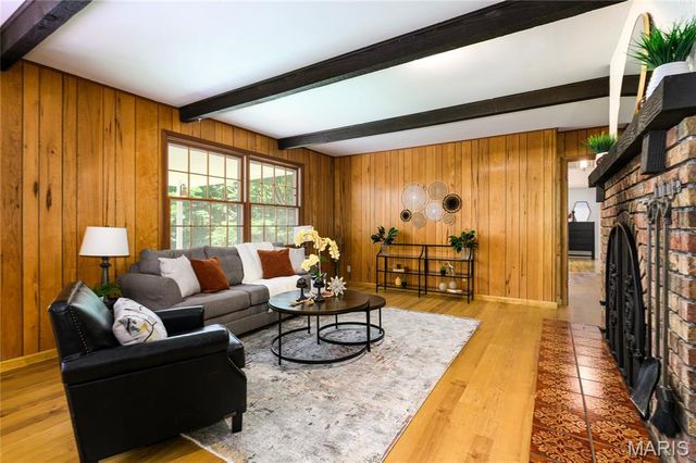 10814 Forest Circle Drive, Sunset Hills, MO 63128