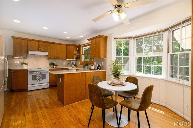 10814 Forest Circle Drive, Sunset Hills, MO 63128