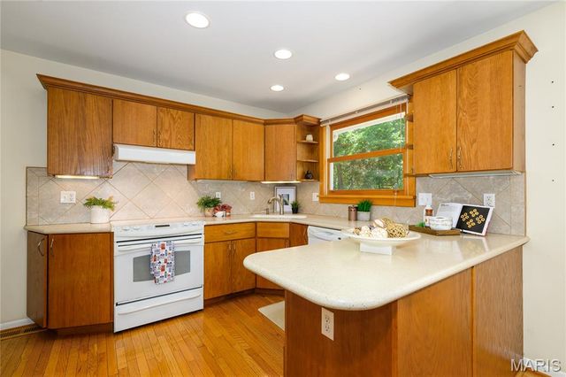 10814 Forest Circle Drive, Sunset Hills, MO 63128