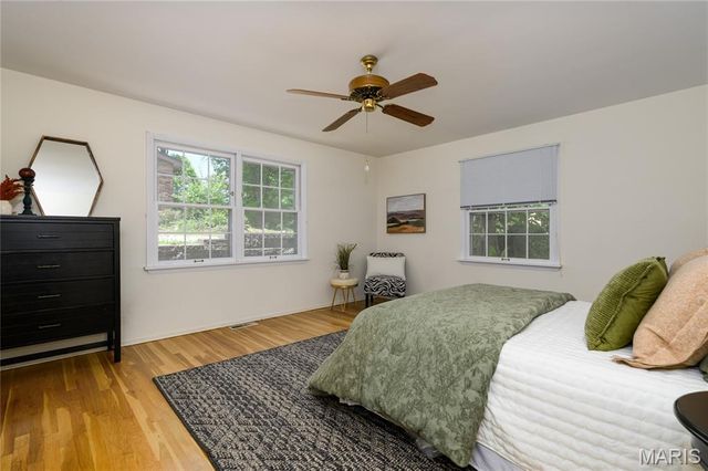 10814 Forest Circle Drive, Sunset Hills, MO 63128