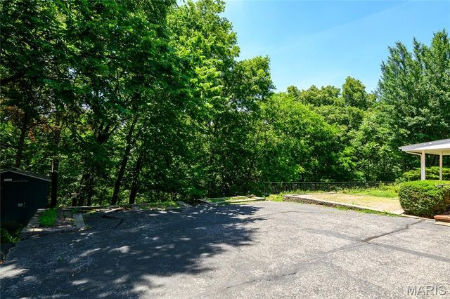 10814 Forest Circle Drive, Sunset Hills, MO 63128