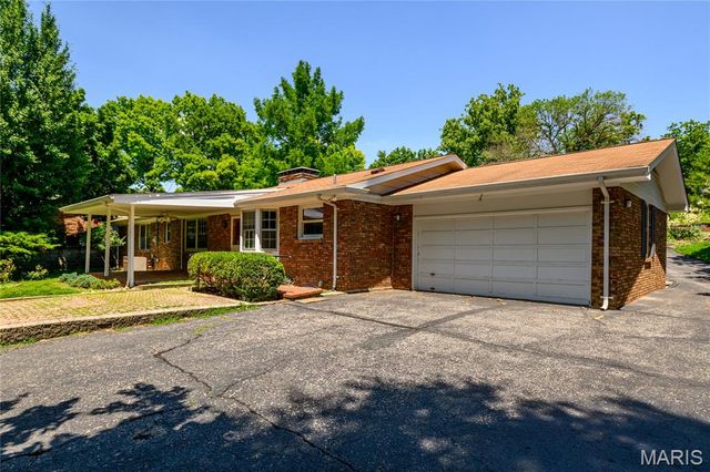 10814 Forest Circle Drive, Sunset Hills, MO 63128