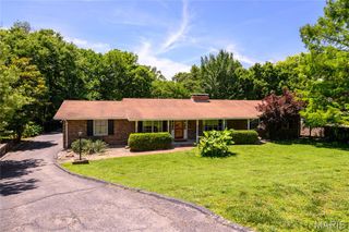 10814 Forest Circle Drive, Sunset Hills, MO 63128