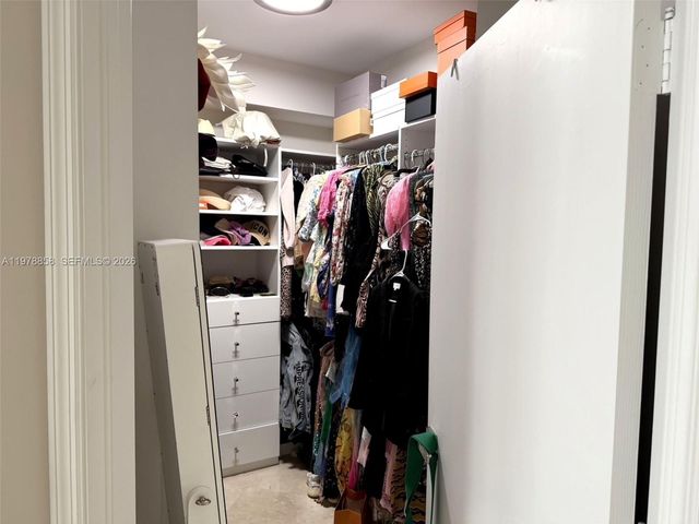 20000 E Country Club Dr 311, Aventura, FL 33180