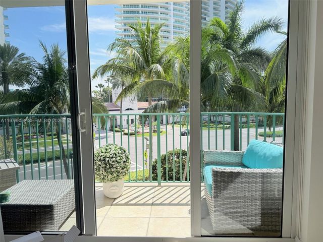 20000 E Country Club Dr 311, Aventura, FL 33180