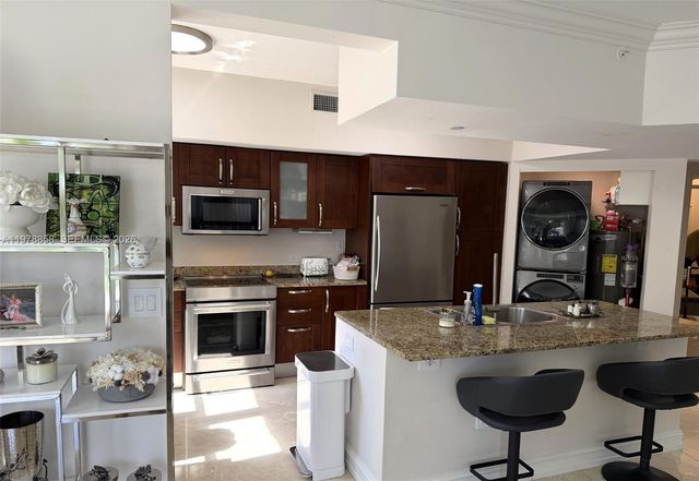 20000 E Country Club Dr 311, Aventura, FL 33180