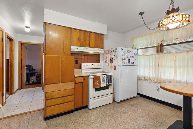 14401 S Hoxie Avenue, Burnham, IL 60633