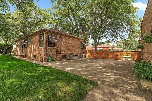 14401 S Hoxie Avenue, Burnham, IL 60633