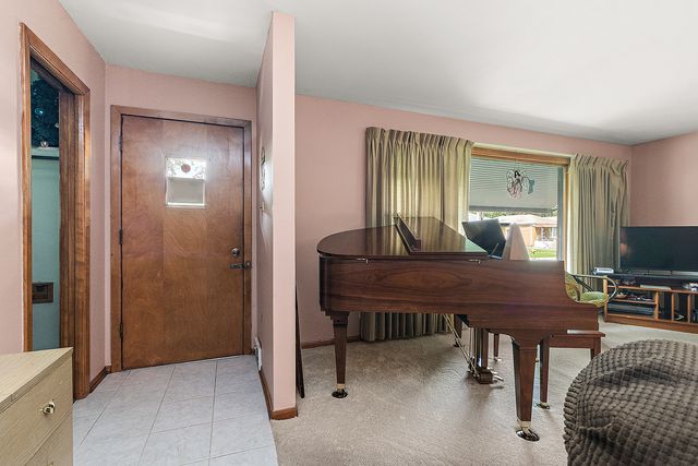 14401 S Hoxie Avenue, Burnham, IL 60633