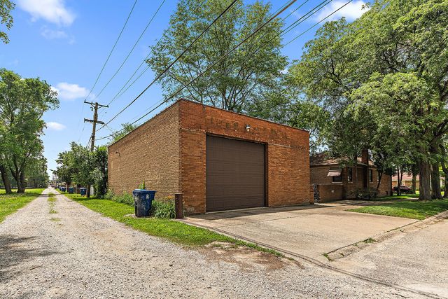14401 S Hoxie Avenue, Burnham, IL 60633