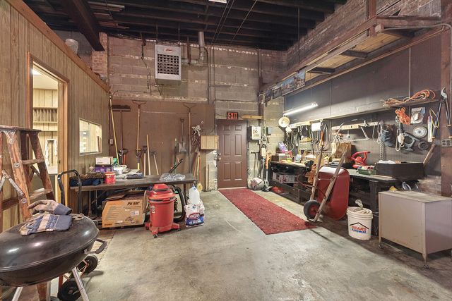 14401 S Hoxie Avenue, Burnham, IL 60633