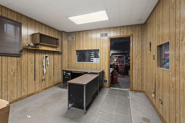 14401 S Hoxie Avenue, Burnham, IL 60633