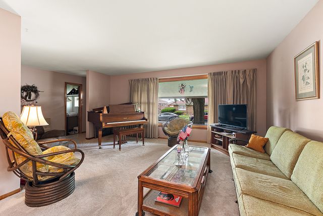 14401 S Hoxie Avenue, Burnham, IL 60633