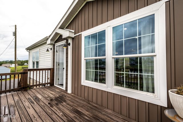 616 Towers Drive, Dandridge, TN 37725