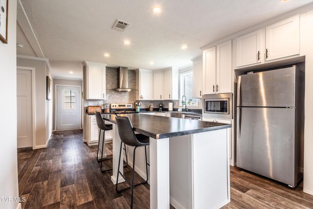 616 Towers Drive, Dandridge, TN 37725