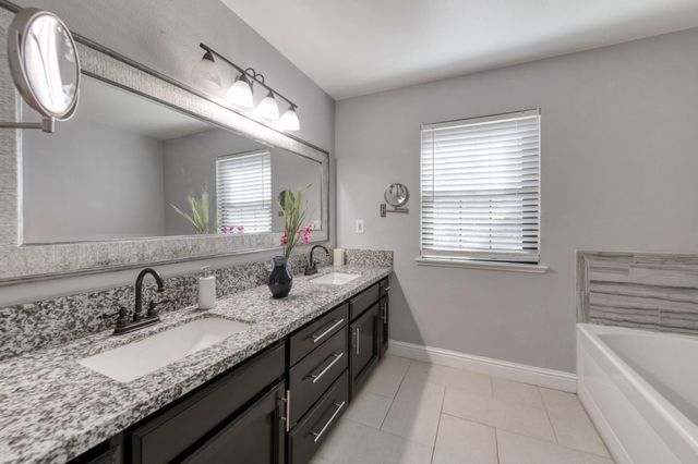 521 E Alluvial Avenue # 102, Fresno, CA 93720