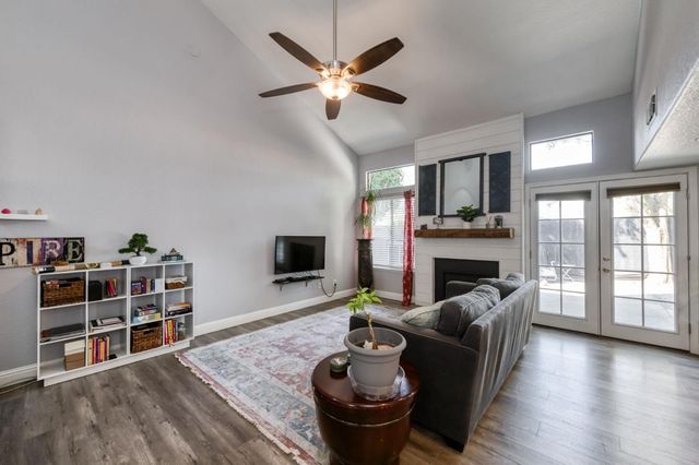 521 E Alluvial Avenue # 102, Fresno, CA 93720