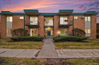 1840 Axtell Drive 7, Troy, MI 48084