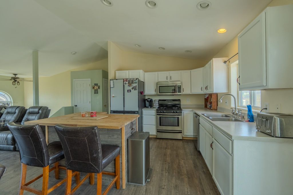 Image 12 of property listing at 870 Star Road, Helena, MT 59602