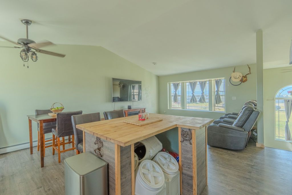Image 16 of property listing at 870 Star Road, Helena, MT 59602