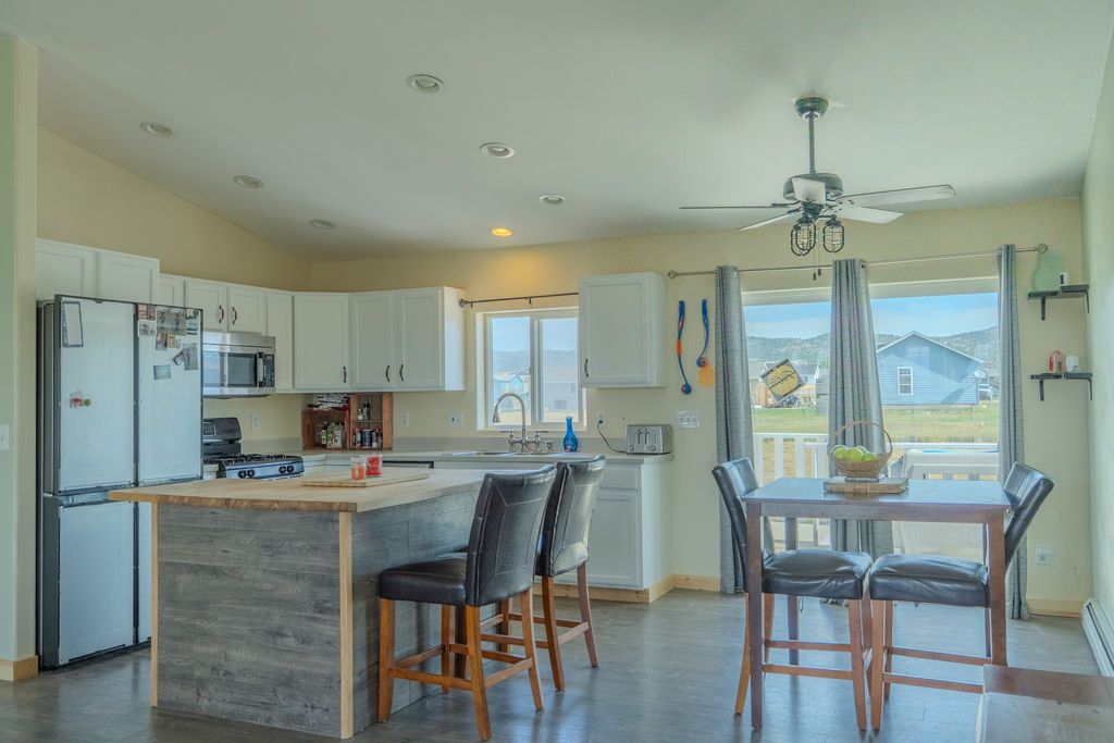 Image 9 of property listing at 870 Star Road, Helena, MT 59602