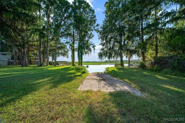 7962 W Riverbend Road, Crystal River, FL 34428