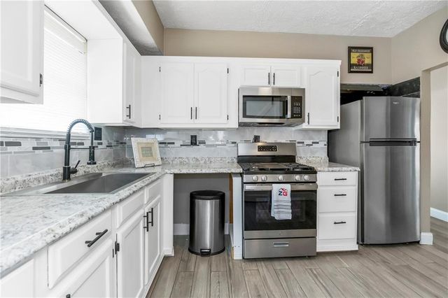 1511 S Evanston Street, Independence, MO 64052