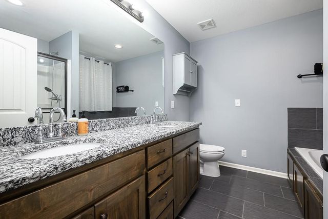 928 N Oak Terrace, Tonganoxie, KS 66086