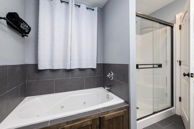 928 N Oak Terrace, Tonganoxie, KS 66086