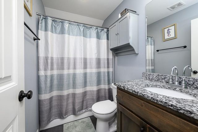 928 N Oak Terrace, Tonganoxie, KS 66086