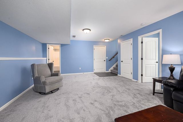 928 N Oak Terrace, Tonganoxie, KS 66086