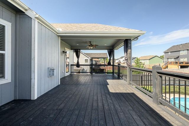 928 N Oak Terrace, Tonganoxie, KS 66086