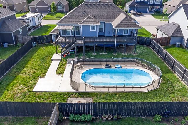 928 N Oak Terrace, Tonganoxie, KS 66086