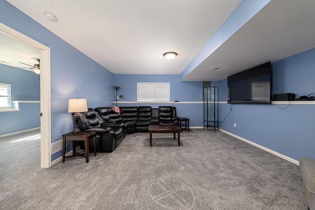 928 N Oak Terrace, Tonganoxie, KS 66086