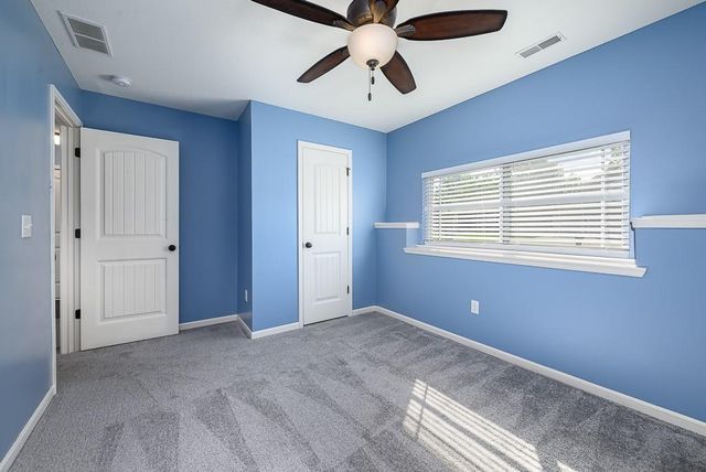 928 N Oak Terrace, Tonganoxie, KS 66086