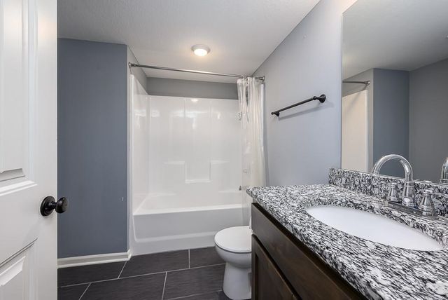 928 N Oak Terrace, Tonganoxie, KS 66086