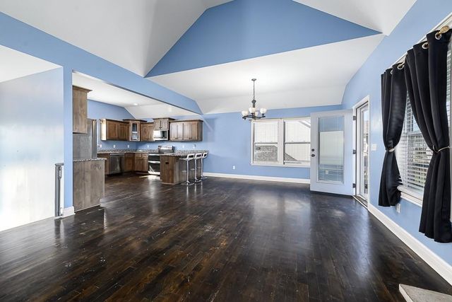928 N Oak Terrace, Tonganoxie, KS 66086