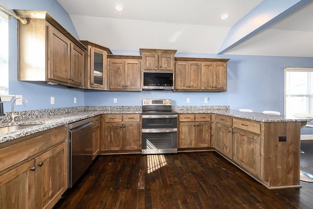 928 N Oak Terrace, Tonganoxie, KS 66086