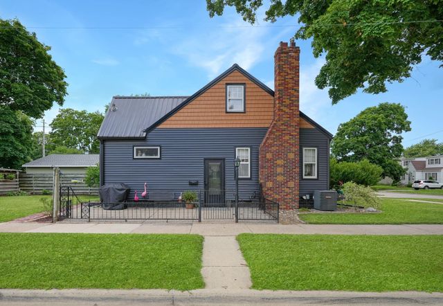 1556 Bertch Avenue, Waterloo, IA 50702