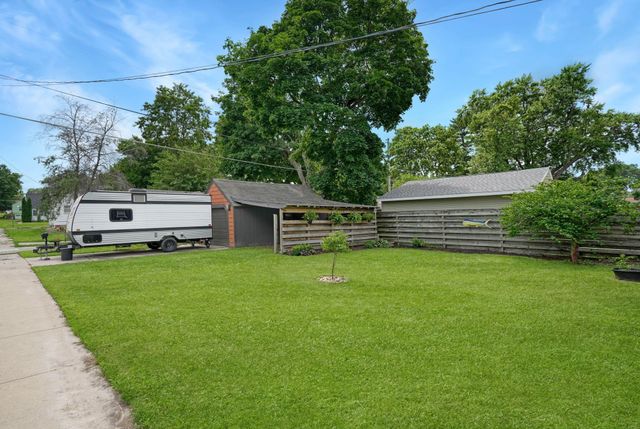 1556 Bertch Avenue, Waterloo, IA 50702
