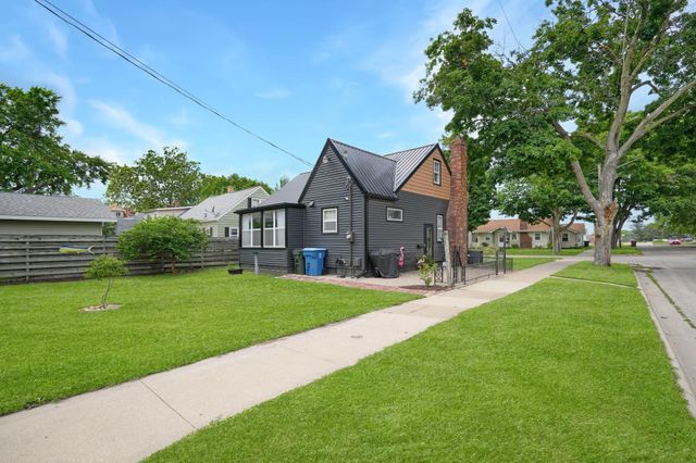 1556 Bertch Avenue, Waterloo, IA 50702